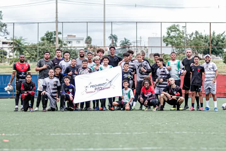 Logotipo: Escola de Goleiros Fechando o Gol DF